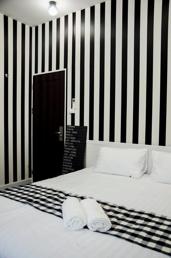 Goodfellas Thong Lo Hostel #Check In Time Needed# Bangkok Exteriör bild