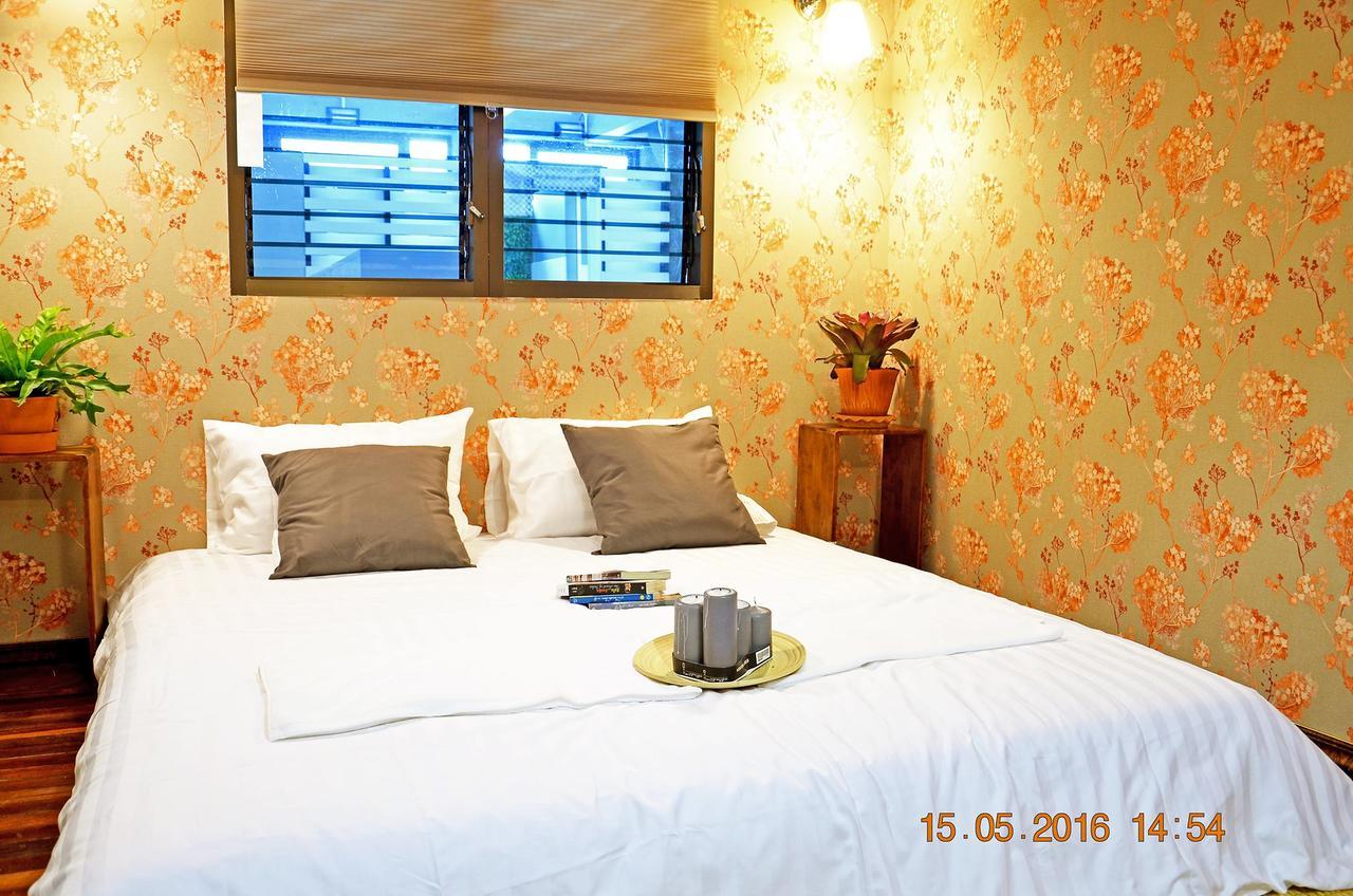 Goodfellas Thong Lo Hostel #Check In Time Needed# Bangkok Exteriör bild