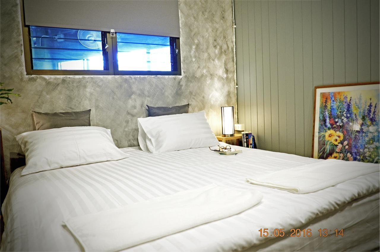Goodfellas Thong Lo Hostel #Check In Time Needed# Bangkok Exteriör bild