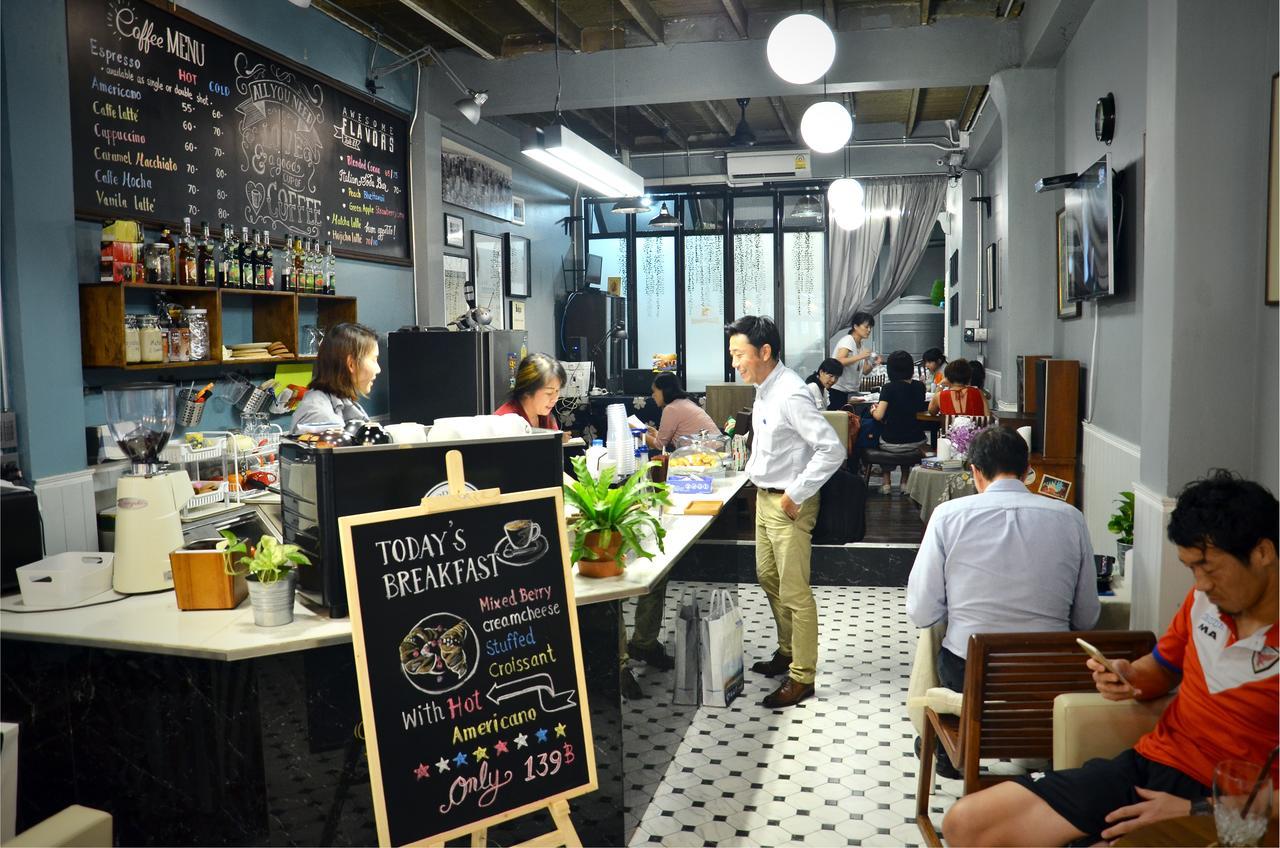 Goodfellas Thong Lo Hostel #Check In Time Needed# Bangkok Exteriör bild