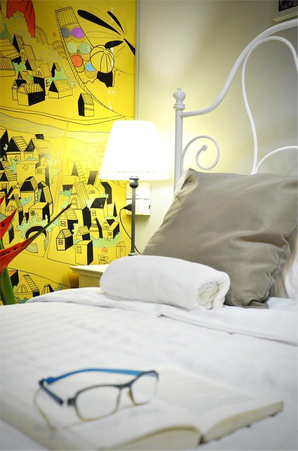 Goodfellas Thong Lo Hostel #Check In Time Needed# Bangkok Exteriör bild