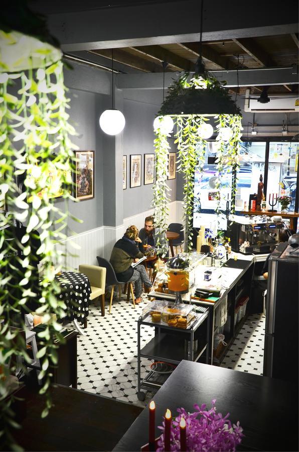 Goodfellas Thong Lo Hostel #Check In Time Needed# Bangkok Exteriör bild